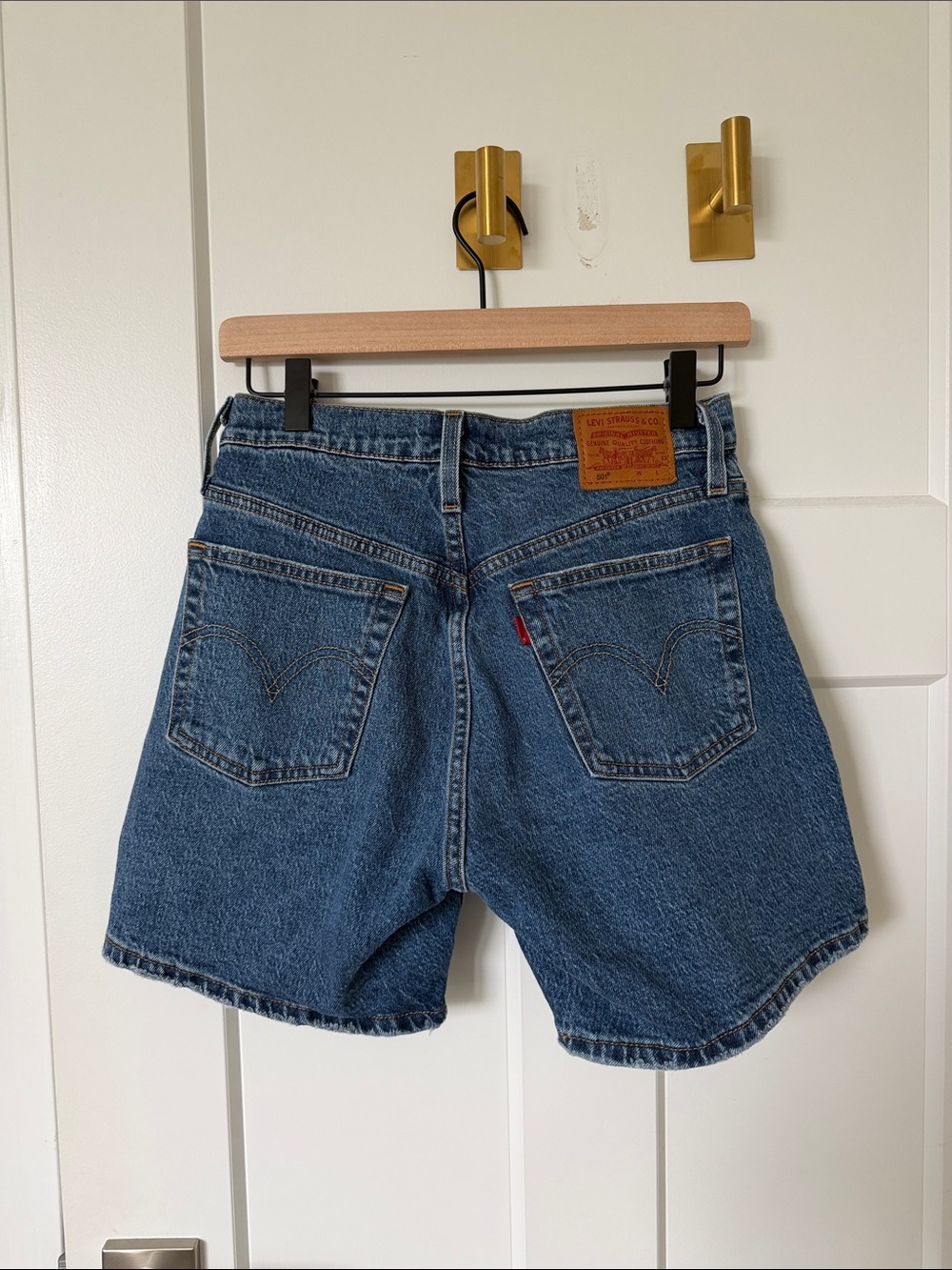 Levi’s 501 Women’s Shorts Size 26 - Picture 2 of 2